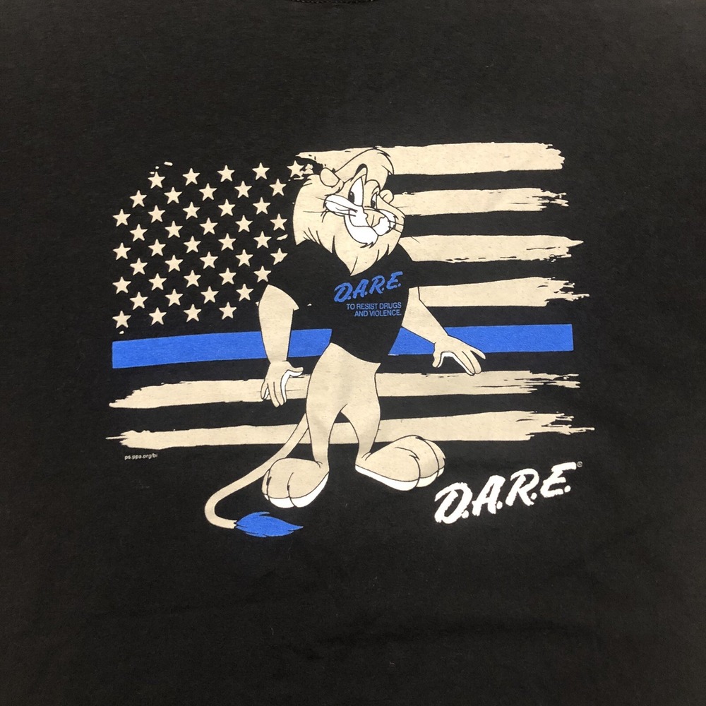 DARE To Resist Drugs And Violence T Shirt Lion Police Flag USA Cotton Size M - Picture 3 of 8